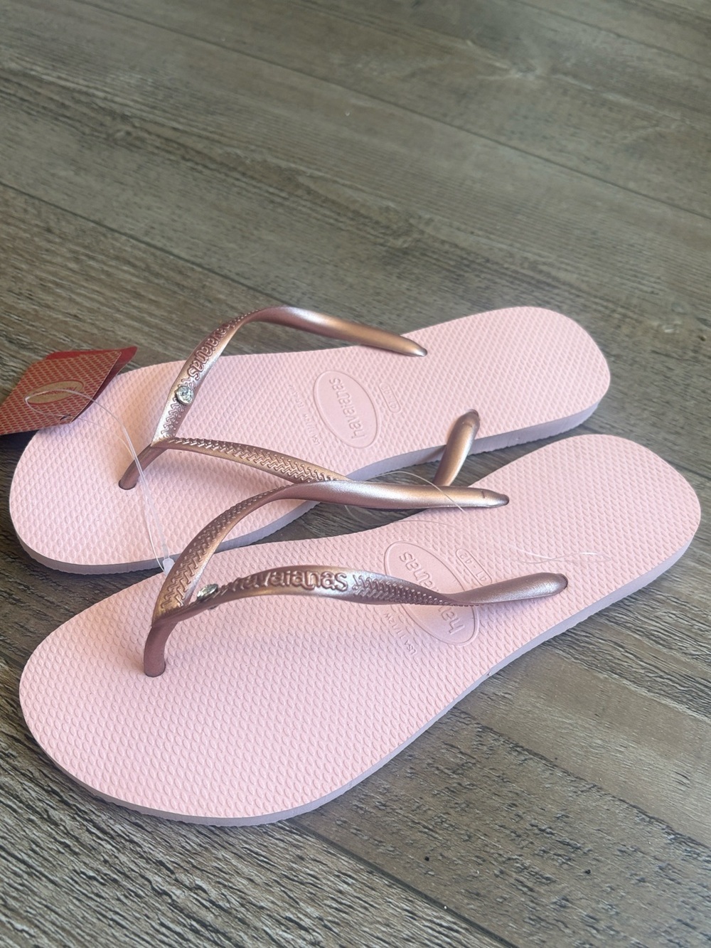 Havaianas Slim Flip Flops in Ballet Pink Rose w Rose Gold Metallic Straps
